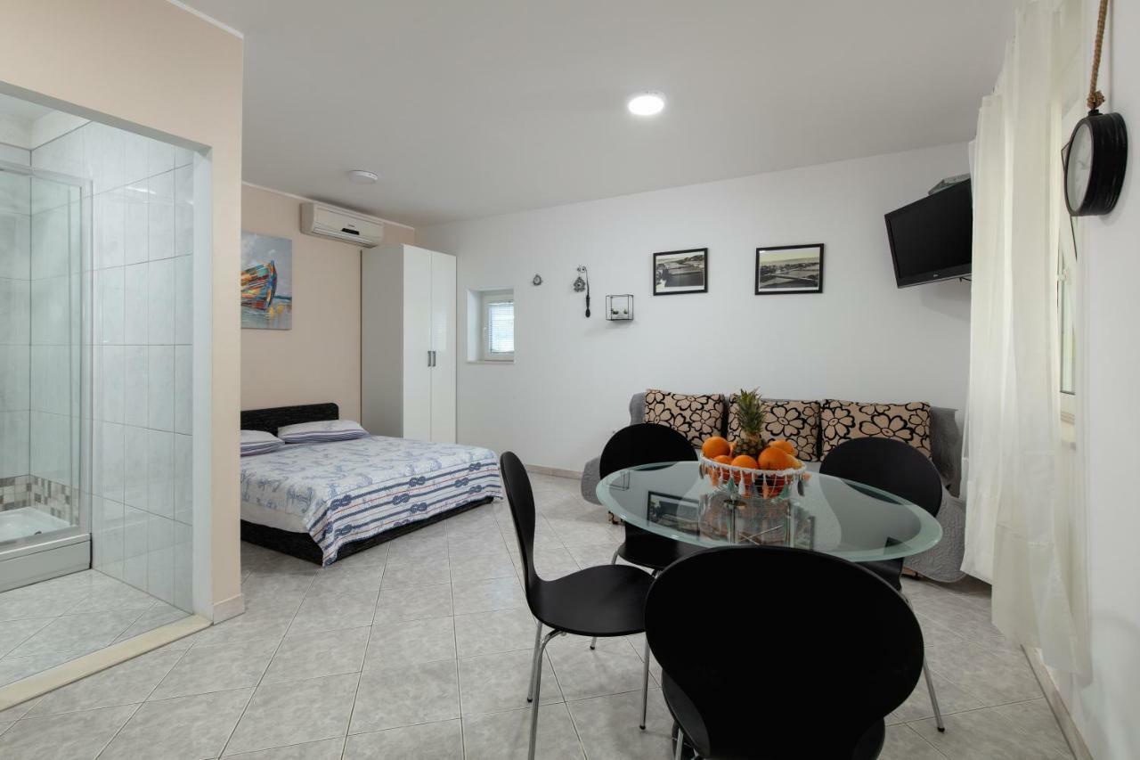 Apartments Bubalo オミシュ エクステリア 写真