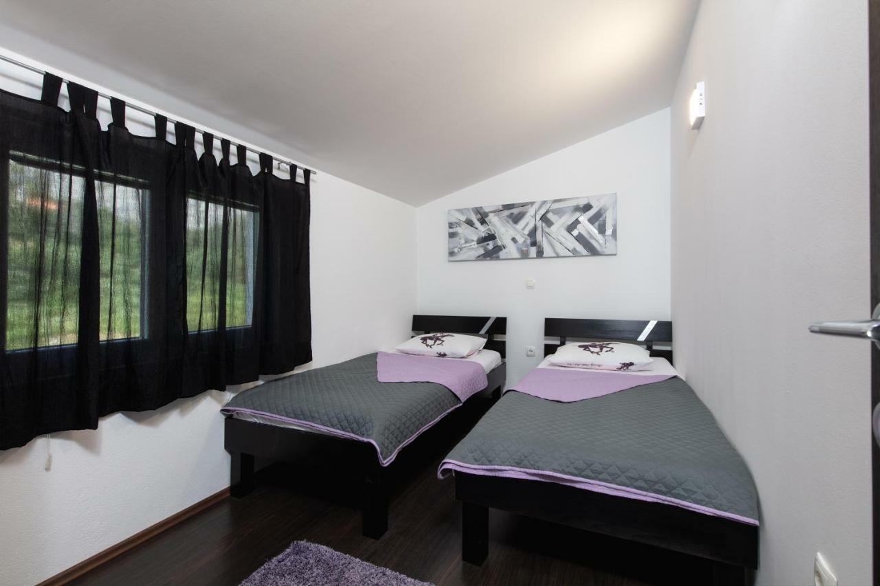 Apartments Bubalo オミシュ エクステリア 写真