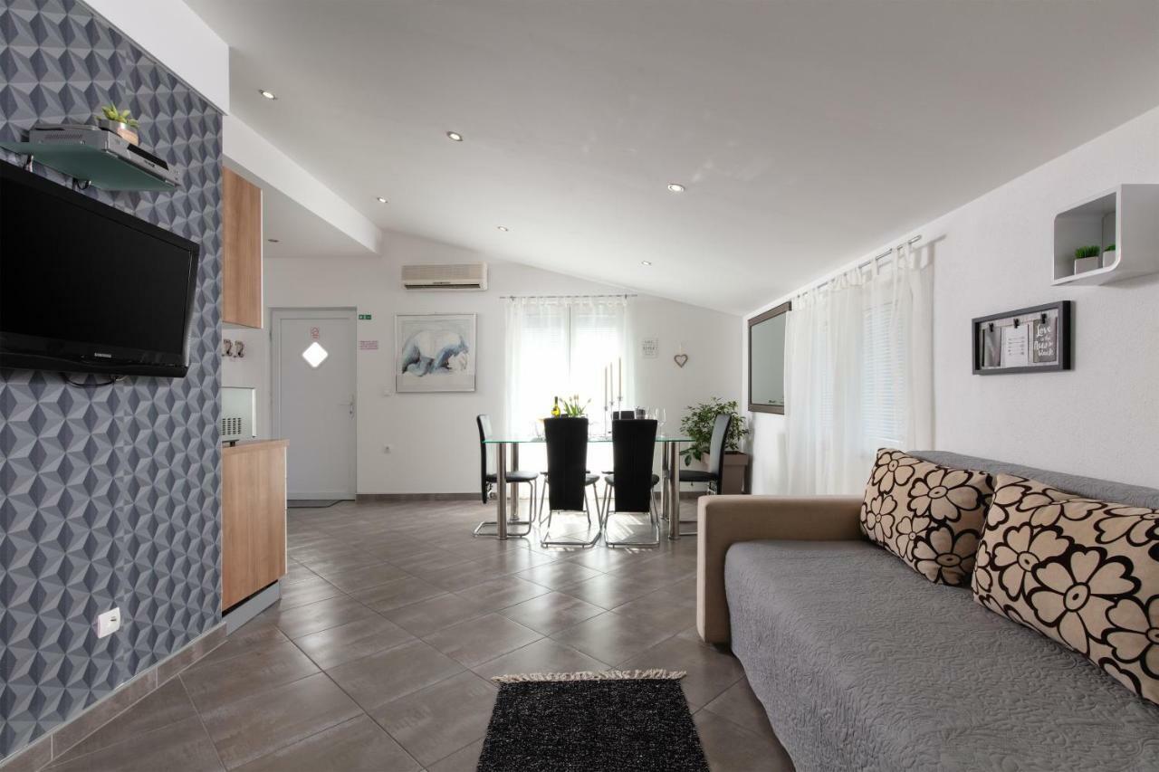 Apartments Bubalo オミシュ エクステリア 写真