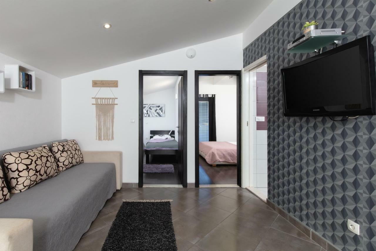 Apartments Bubalo オミシュ エクステリア 写真